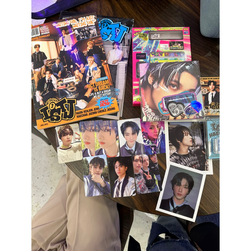 

PHOTOBOOK (BOOKED)