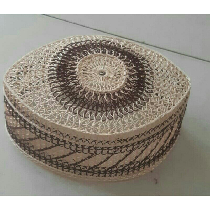 kopiah dari rotan Khas kalimantan