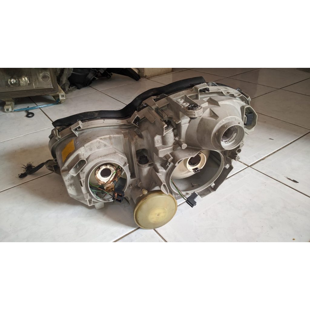 Headlamp Lampu Depan Mercedes Benz W203