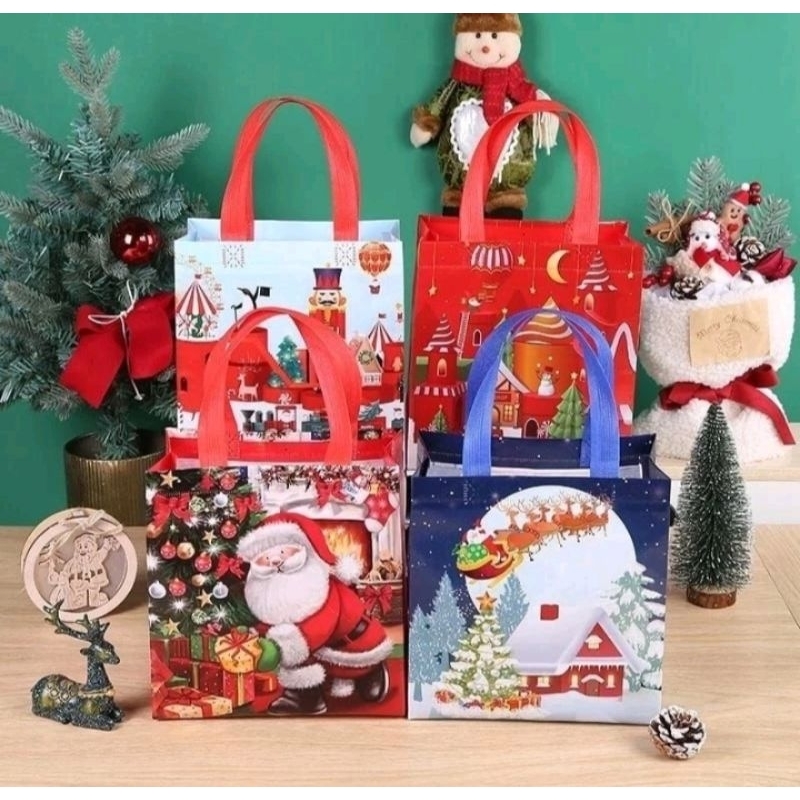 

Goodie Bag Natal Glossy Small Full Motif 4 Sisi Import 22x11x23