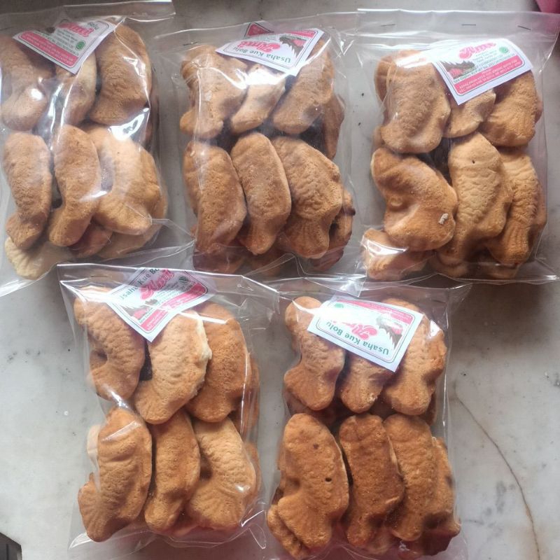 

5 Bungkus Kue Bolu Ikan