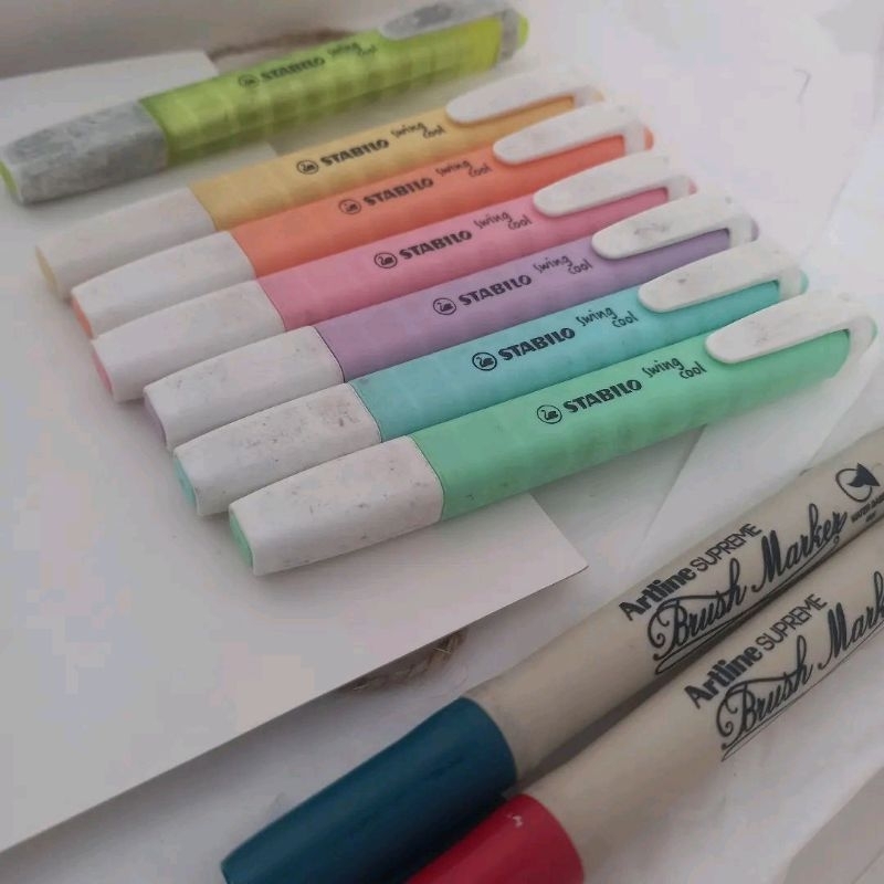 

Preloved Stabilo Swing Cool Highlighter Artline Supreme Brush Marker