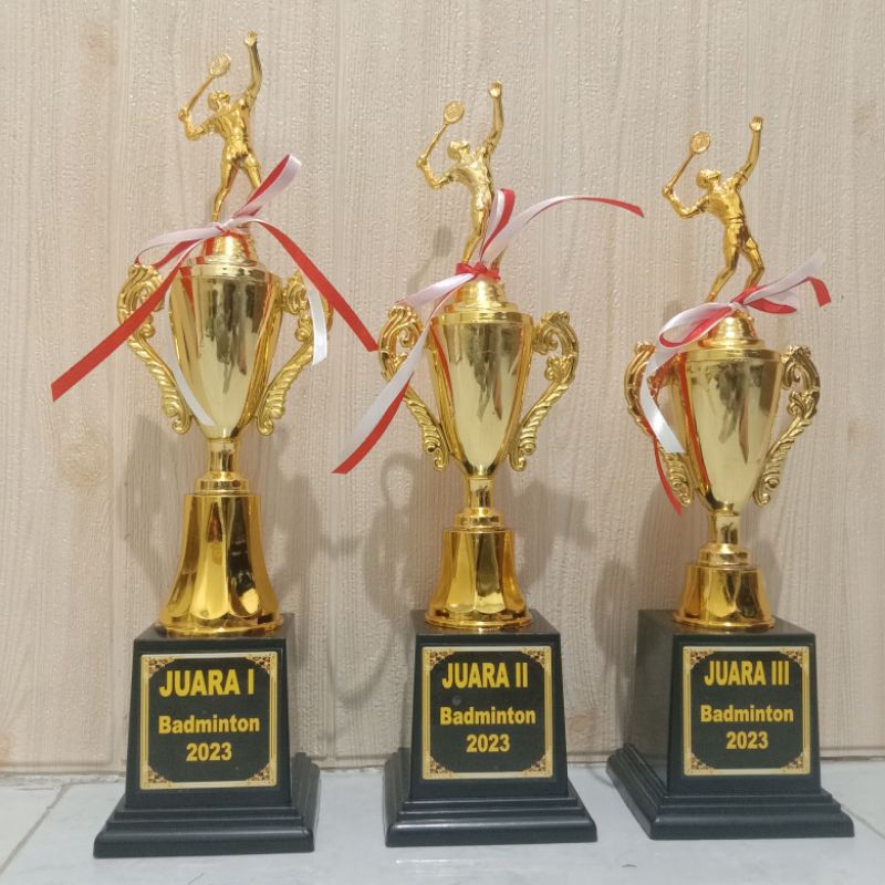 1 set piala badminton