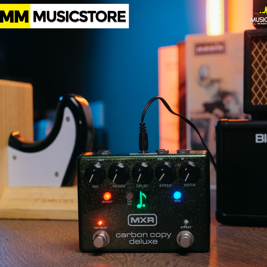 MXR M292 Carbon Copy Deluxe Analog Delay Pedal