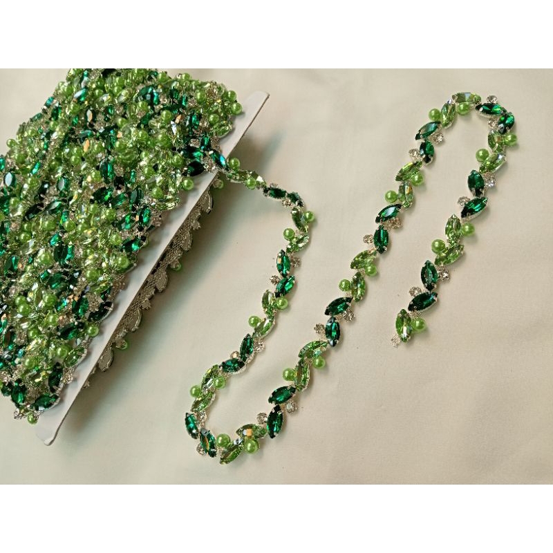 Payet Rangkai kristal Swarovski/ Payet bridal rhintone/ Harga yang tertera untuk 45cm