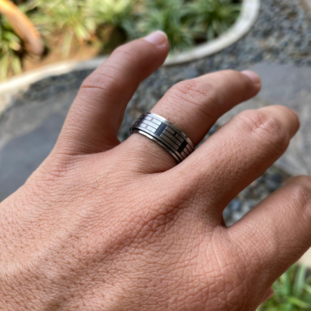 RK Cincin Taichi YinYang Titanium Bisa Diputar / Cincin Spinner Ukiran Piano Tulisan China Yin Yang
