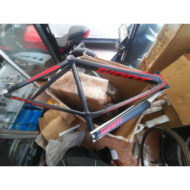 frame giant tcr allux size 47 frame fork plus bb fresfit