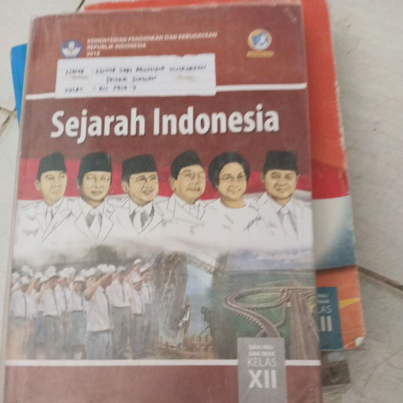 buku sejarah Indonesia SMA kelas XII revisi