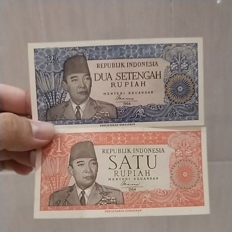 Uang kertas 1 rupiah dan 2.5 rupiah sukarno soekarno 1964