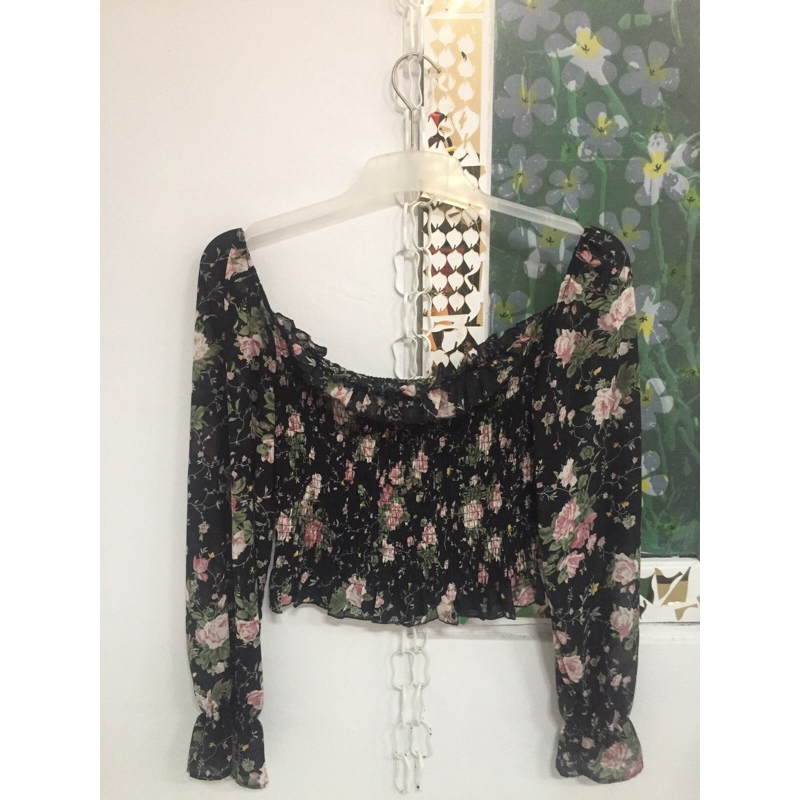 preloved sabrina crop bunga