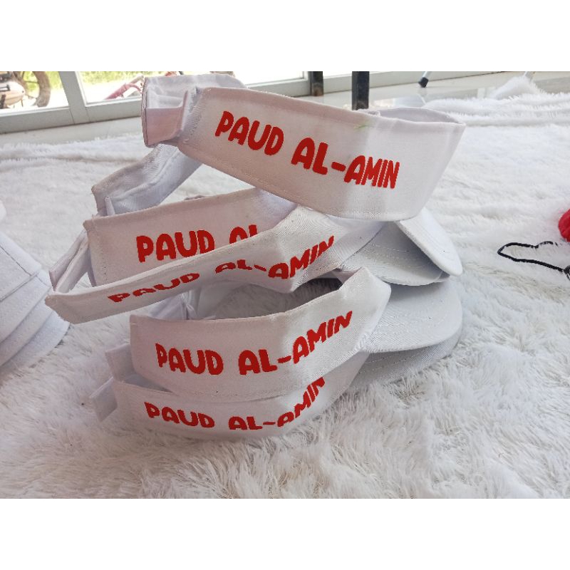 TopiDewasa//NamaSendiri//NamaSekolah