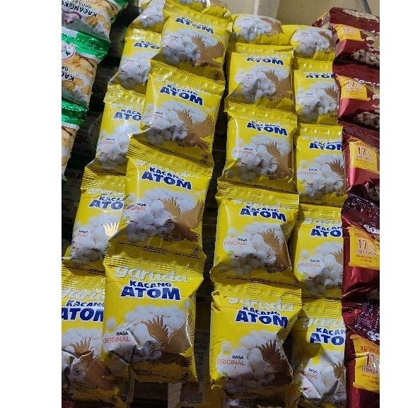 

KACANG ATOM GARUDA RENCENG ISI 10 PCS / SUKRO / CEMILAN / JAJANAN / SNACK