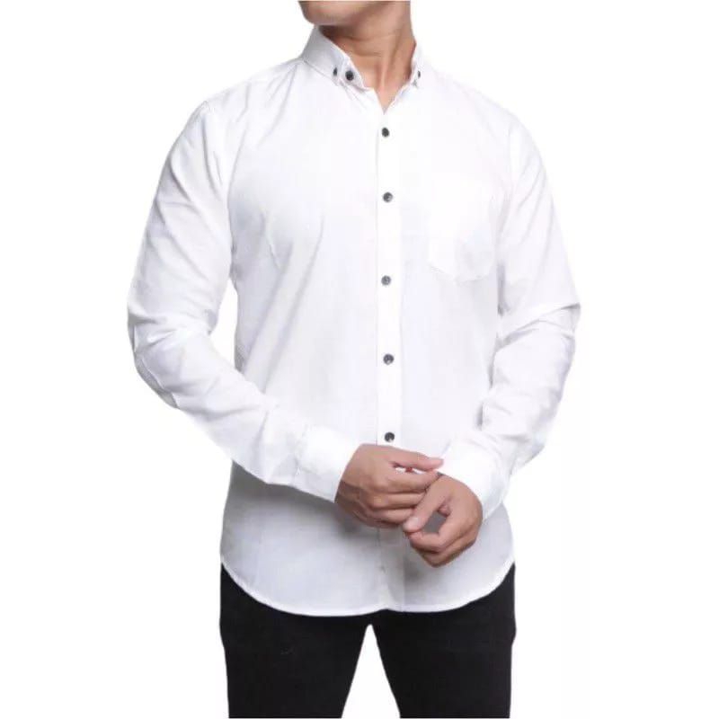 kemeja putih kancing hitam