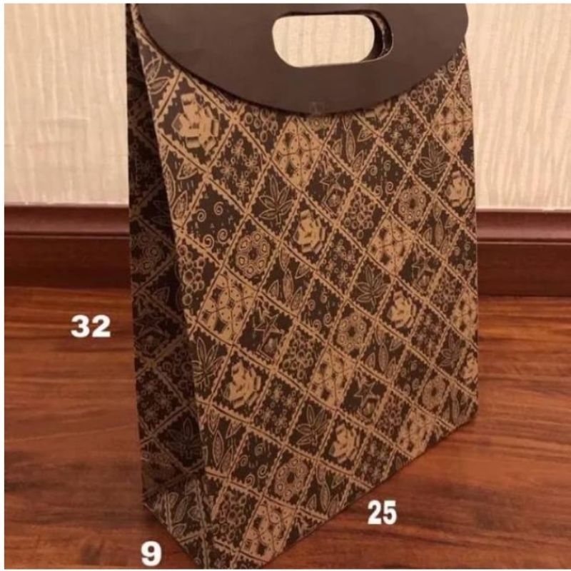 

PEMBELIAN PER 20 PCS Paper bag 25x9x32 / Paper bag Pound tutup L / Paper bag kado Paper bag olshop Paper bag souvenir Paper bag pakaian