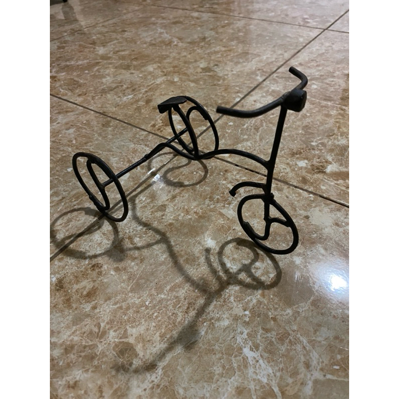 Barang Aneh Kerajinan Sepeda Terbang Buatan Ayah (Gimmick)