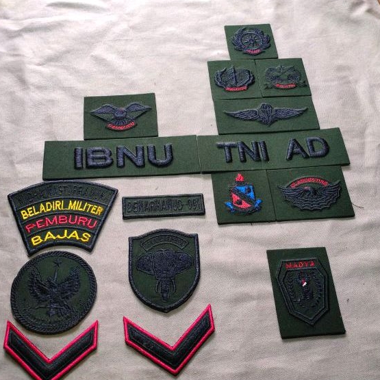 BORDIR PERKERAS MIKA BAHAN WOLL 1 SET BORDIR PERKERAS MIKA 1 STEL BORDIL MIKA BORDIR TIMBUL TNI AD B