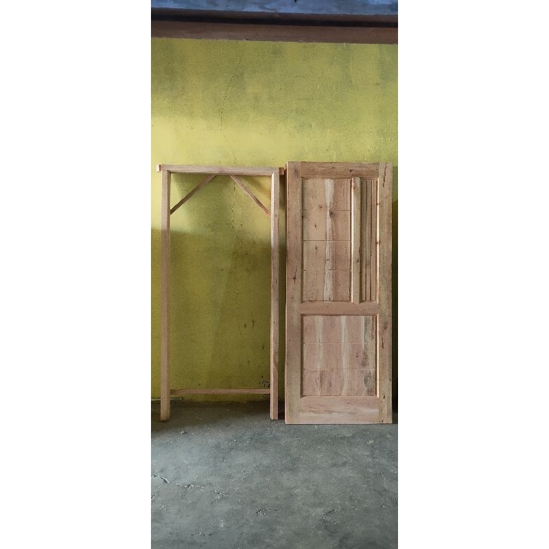 satu set .kusen pintu + daun pintu kamar.
