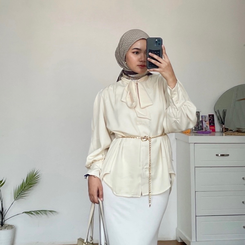 Silk Blouse by Insdress.id | Blouse Korea | Blouse Kerja | Blouse Satin | Kemeja Korea | Blouse Wani