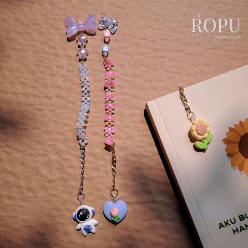 

Pembatas Buku Manik - Manik Clay | Pembatas Buku Custom Nama Manik - Manik Clay