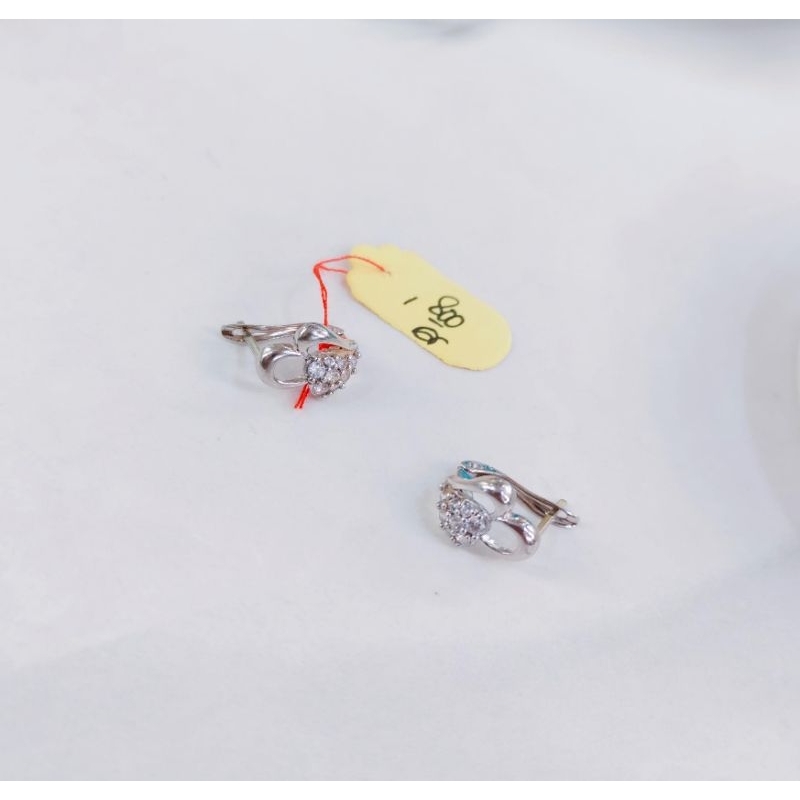 Anting Putih Fashion