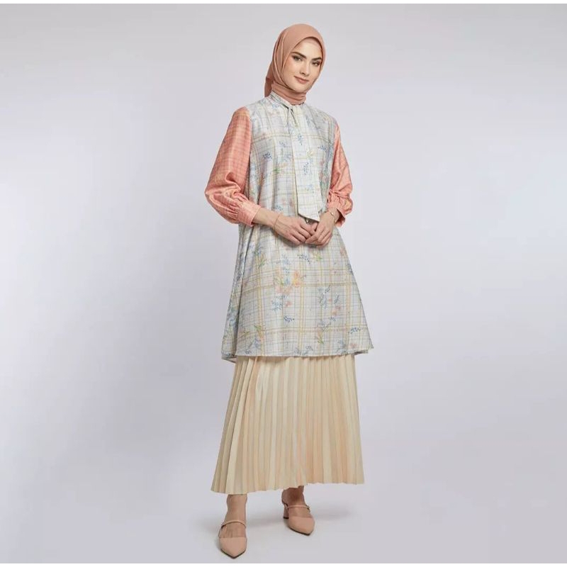 Dara Asymmetrical Tunic Creme // KAMI