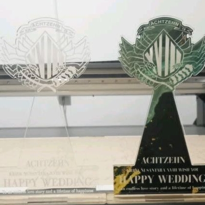 Plakat akrilik murah, plakat akrilik custom, Plakat wisuda, plakat wedding, trophy akrilik, trophy c