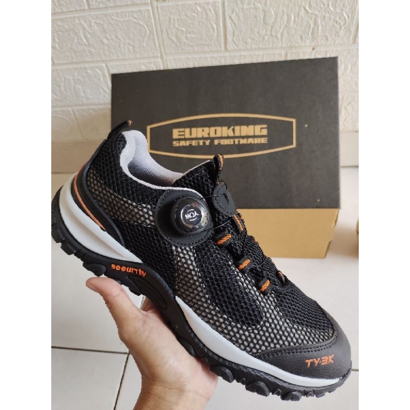 SAFETY SHOES SPORT QUICK LACE SYSTEM / sepatu tali putar 8838