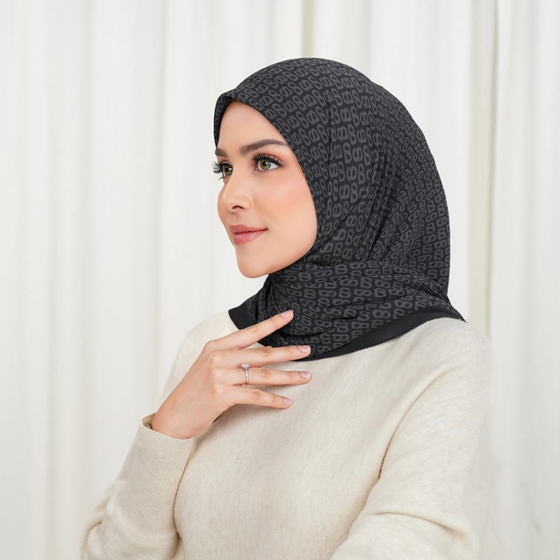 BUTTONSCARVES TAPIS PLEATED SQUARE NEW BUKAN SECOND PRELOVED BEKAS BLACK JET CHARCOAL BALIKPAPAN