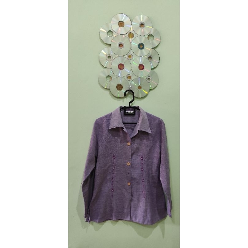 Preloved Kemeja Wanita Lengan Panjang warna ungu motif bunga bordir