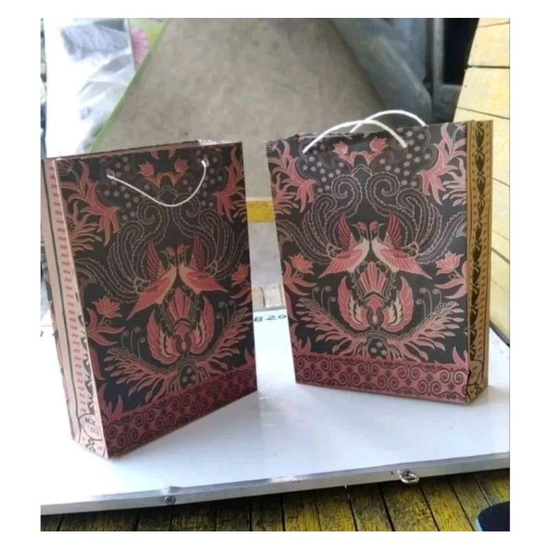 

200 pcs paper bag batik sedang Tas kertas souvernir Hajatan ukuran 21x16x5 cm