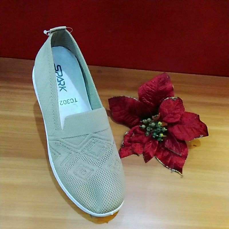 Sepatu Spark Tc 302