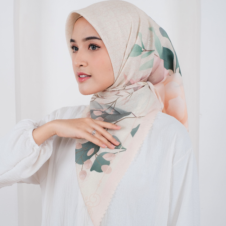 HIKIVA Laser Cut Hijab Segi Empat Print Motif Amira Warna Cream