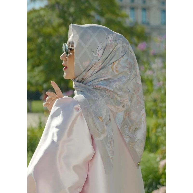 Buttonscarves Autograph DIJON