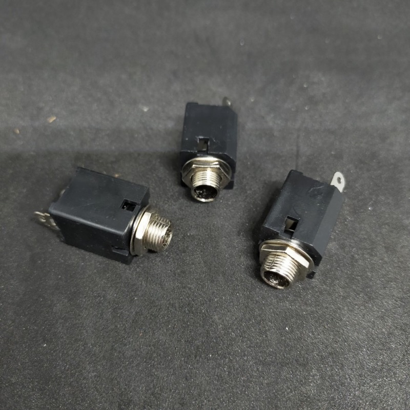 Soket Mic Akai Mono