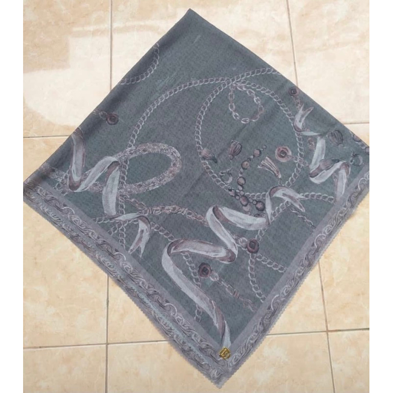 buttonscarves series chain 1