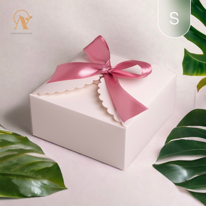 

Ashadewi Gayatri - Carla Box : Ivory 250gr / Bowl Box / Box souvenir mangkok / Box kue (12x12x5.5cm)