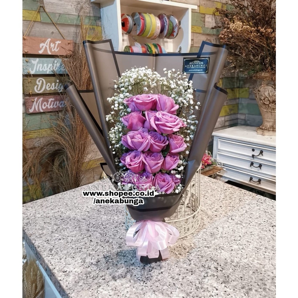 Buket Mawar Ungu Purple Pink Bunga Segar Asli Bungkus Hitam Black Wrap Wrapping Flower Bouquet Rose 