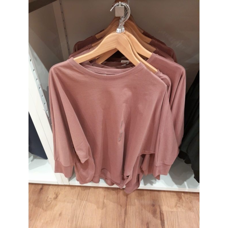 ATASAN CEWEK KAOS UNIQLO ORIGINAL