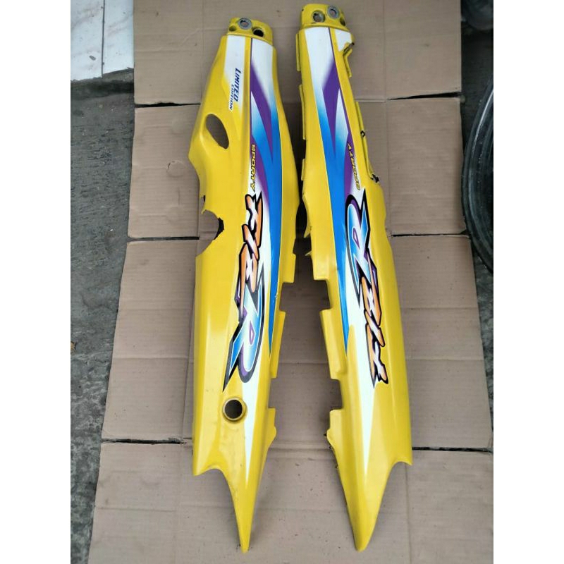 Cover body samping belakang yamaha fizr fiz f1zr kuning plus striping bekas original cabutan