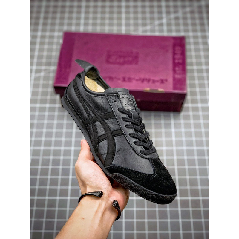 Sepatu Onitsuka Deluxe Triple Black
