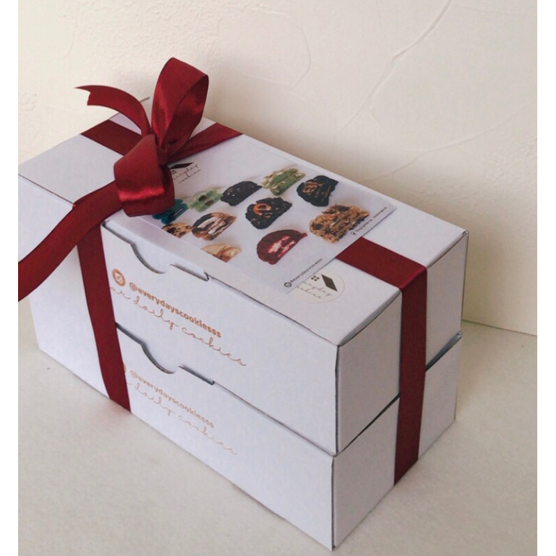 

BOX OF 4 Medium Cookies