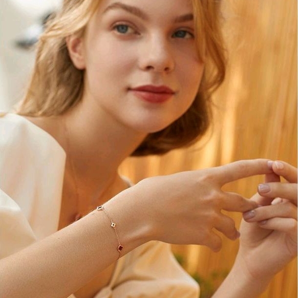 GELANG TANGAN WANITA GELANG TITANIUM LV CLOVER ANTI KARAT DAN AMAN BAGI KULIT SENSITIF MODEL TERBARU