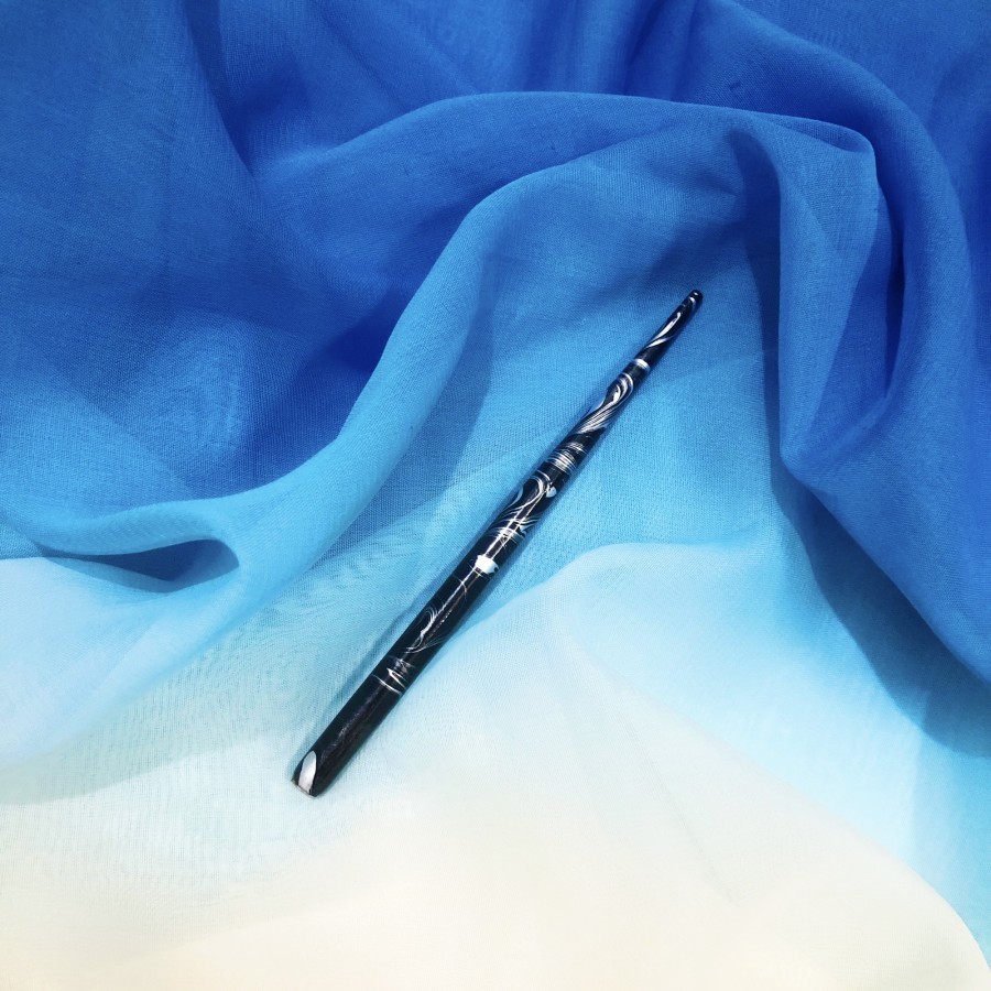 

Manuscript Straight Calligraphy Pen Holder in Silver x Black