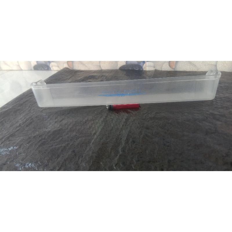 rak kulkas sharp 2 pintu rak tatakan untuk menyimpan botol kulkas sharp 2 pintu