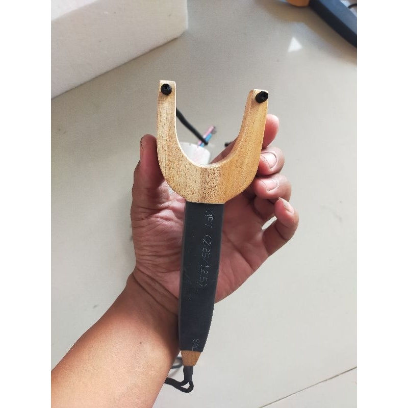 1 set ketapel ikan kayu