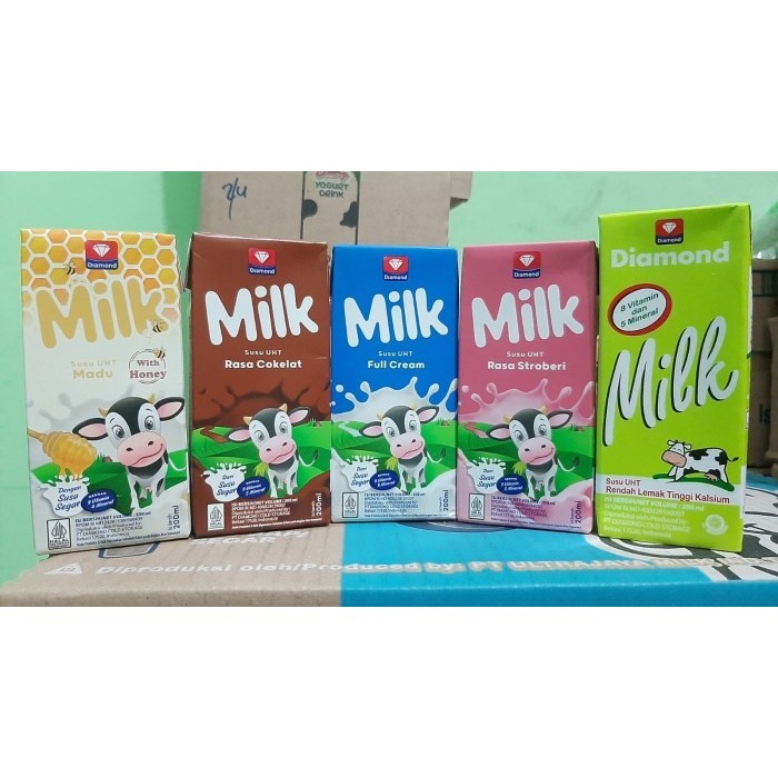 

Diamond Milk UHT aneka rasa Full Cream Cokelat Strawberry 200ml susu uht 200ml