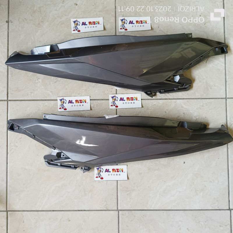 Cover body belakang kanan/kiri Vario 125/150 OLD K59 grey