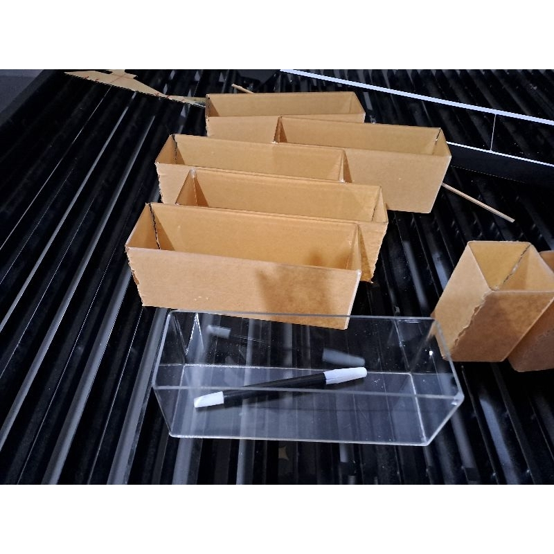 

Akrilik baki tempat pensil / ATK ukuran 25x8x8