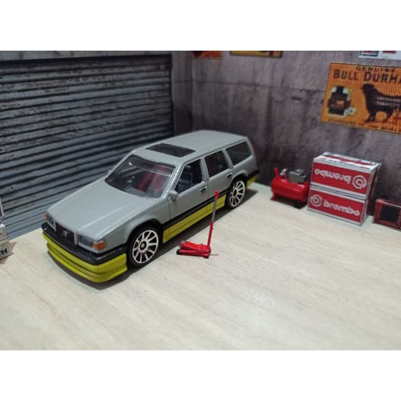 Custom Hotwheels Volvo 850 Estate - Loose
