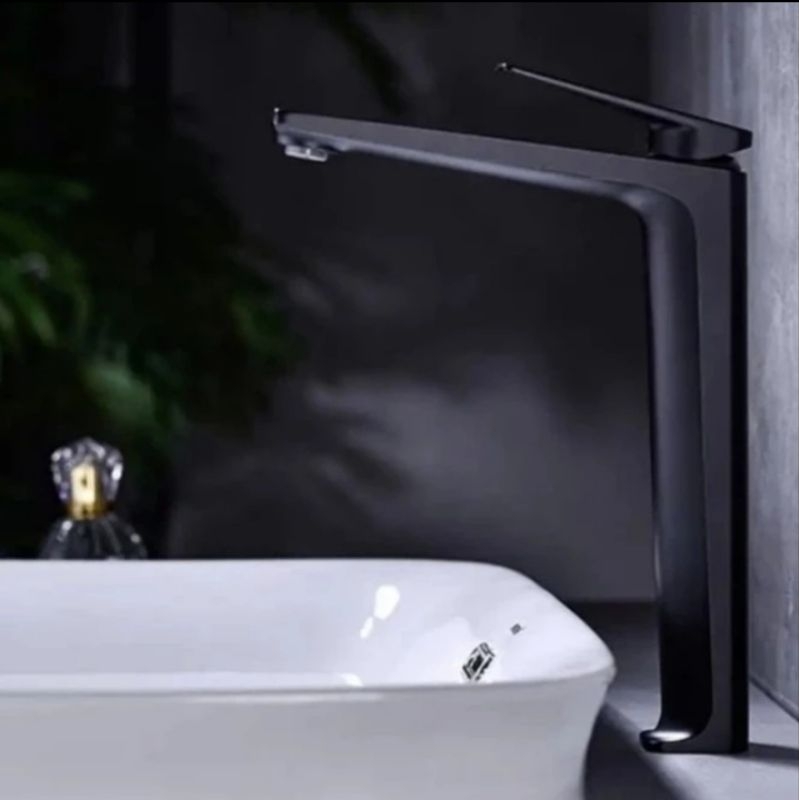 Kran air wastafel black mixer / Kran wastafel hitam panas dingin